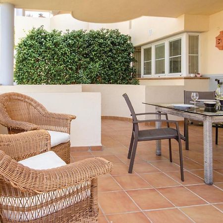 Beautiful Apartment In Marbella-Cabopino With 2 Bedrooms, Wifi And Outdoor Swimming Pool Eksteriør billede