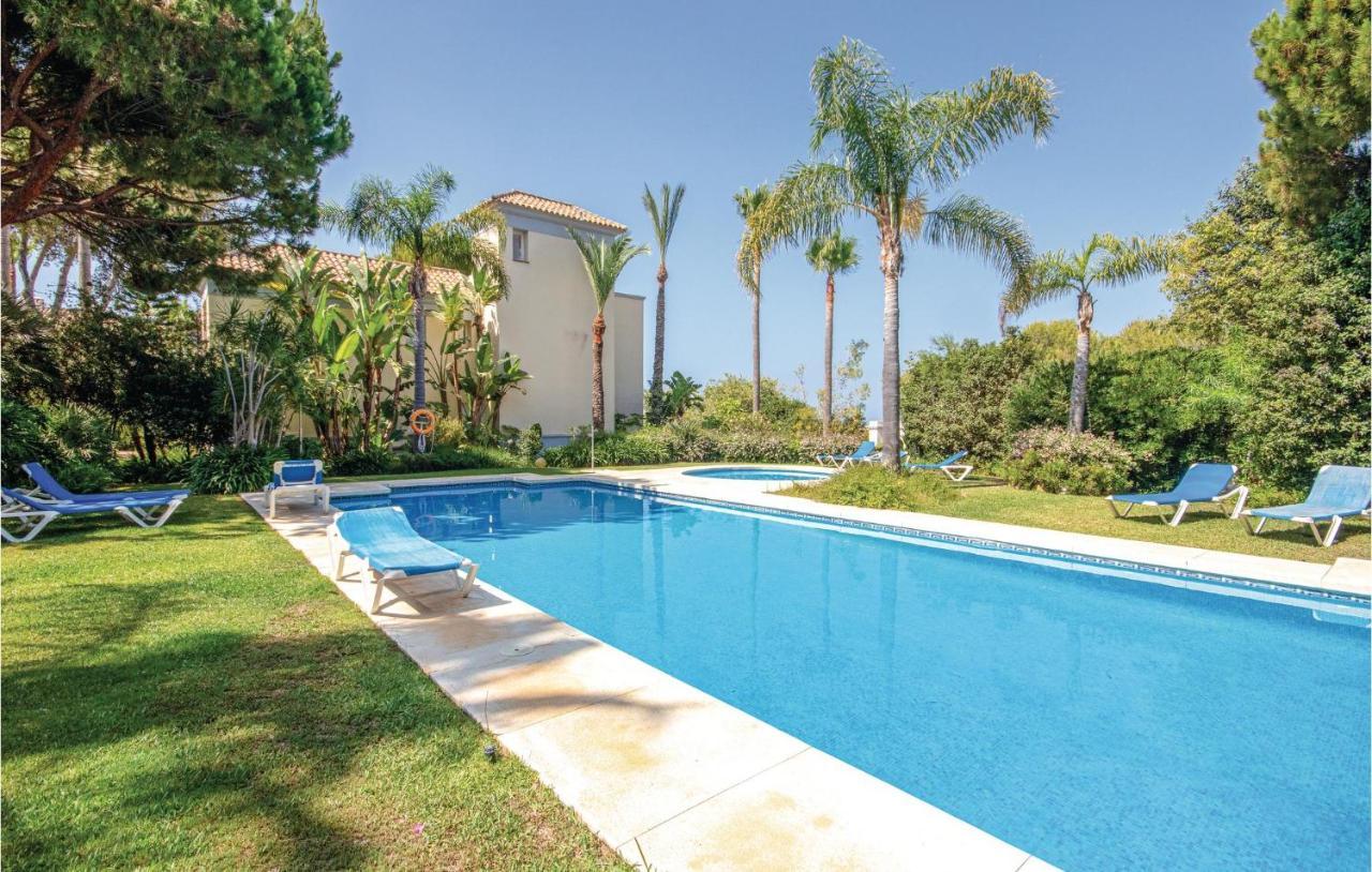 Beautiful Apartment In Marbella-Cabopino With 2 Bedrooms, Wifi And Outdoor Swimming Pool Eksteriør billede