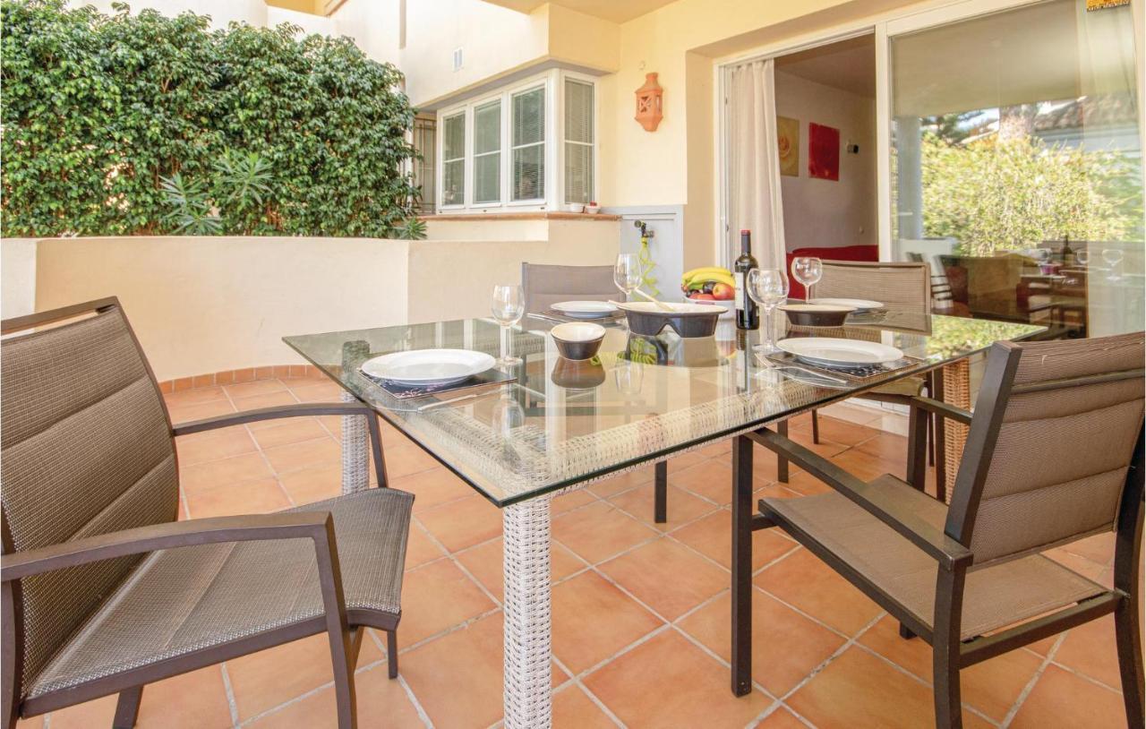 Beautiful Apartment In Marbella-Cabopino With 2 Bedrooms, Wifi And Outdoor Swimming Pool Eksteriør billede